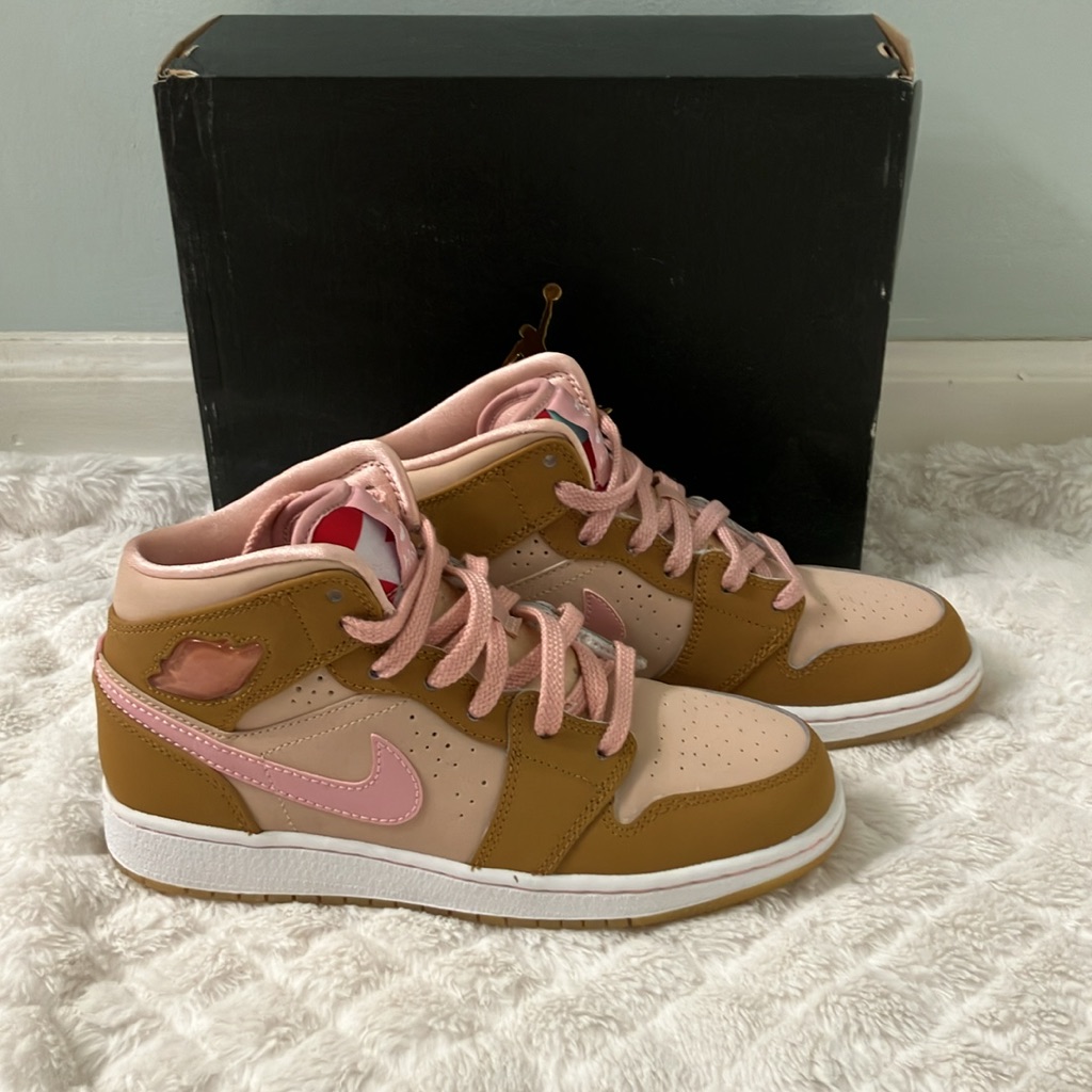 New In Box Rare Nike Air Jordan Lola Bunny Size 3.5 Women’s 5